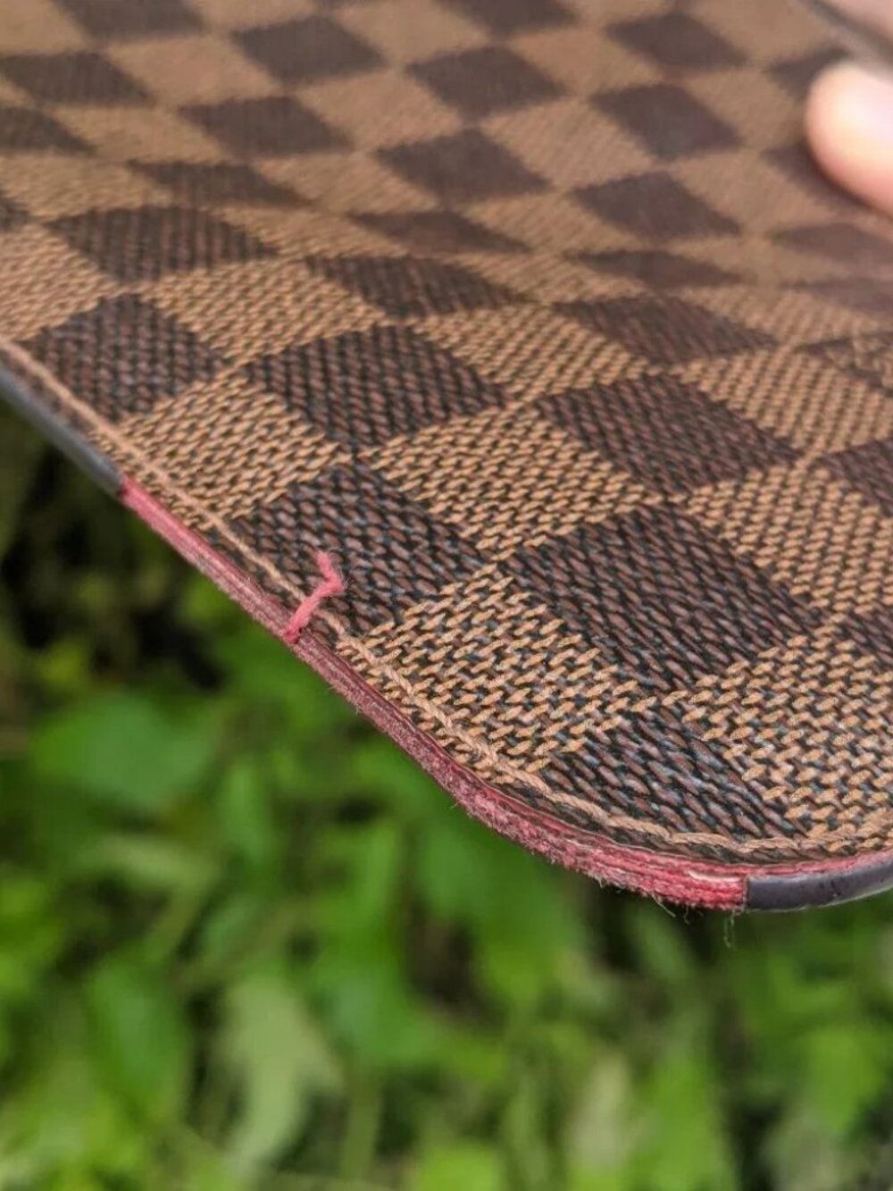 LOUIS VUITTON Neverfull Damier Ebene's Pouch - Picture 5 of 10